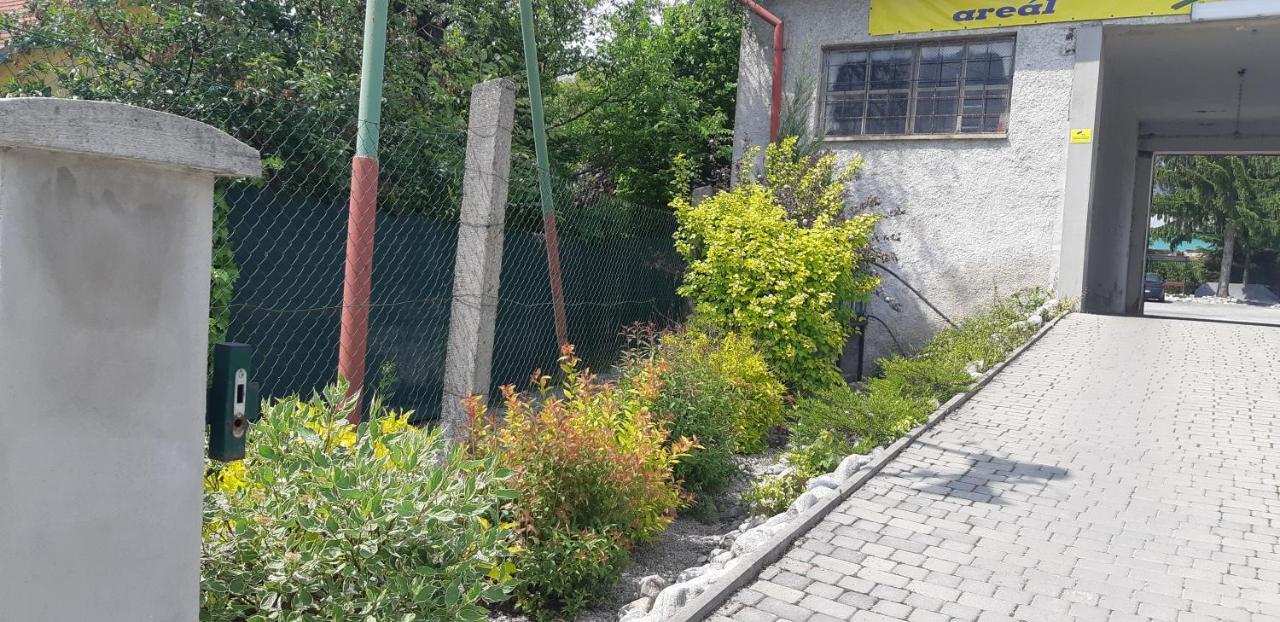 Sucany Apartman Yvet מראה חיצוני תמונה