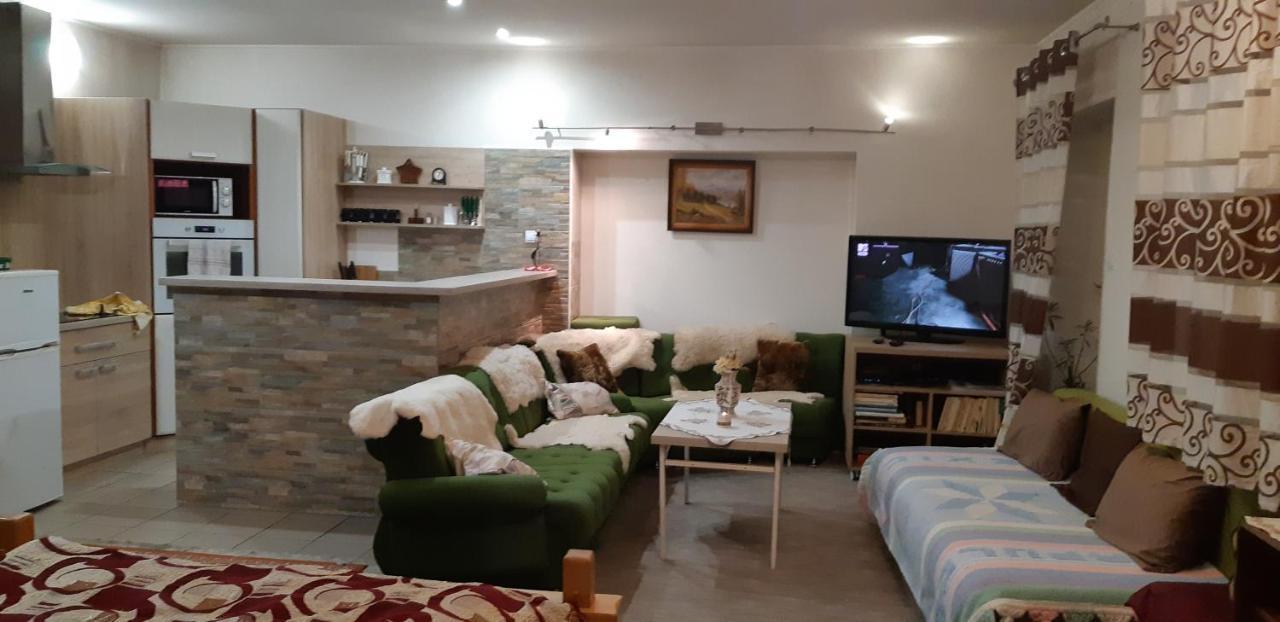 Sucany Apartman Yvet מראה חיצוני תמונה