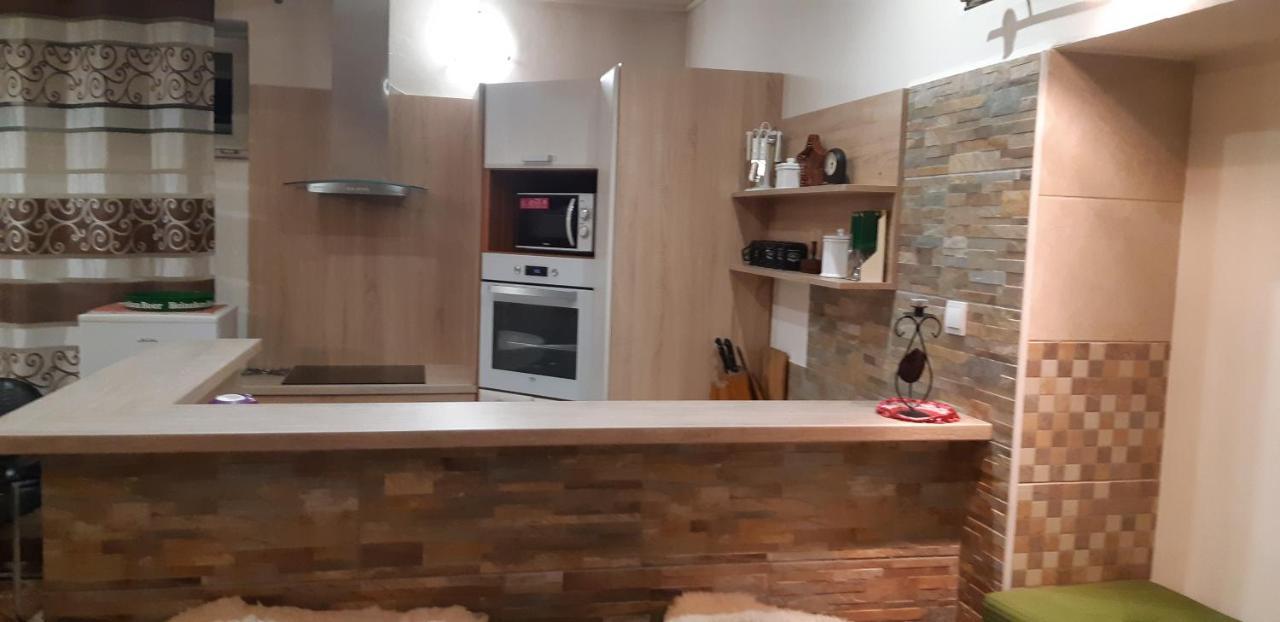 Sucany Apartman Yvet מראה חיצוני תמונה