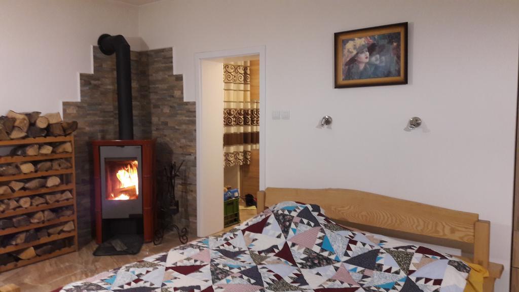 Sucany Apartman Yvet מראה חיצוני תמונה