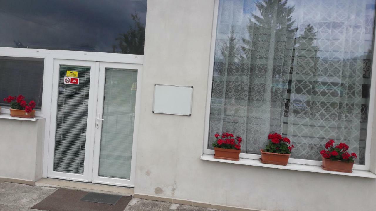 Sucany Apartman Yvet מראה חיצוני תמונה