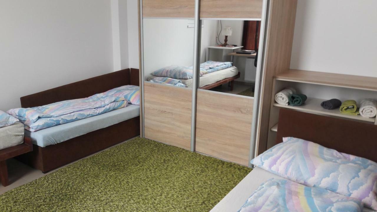 Sucany Apartman Yvet מראה חיצוני תמונה